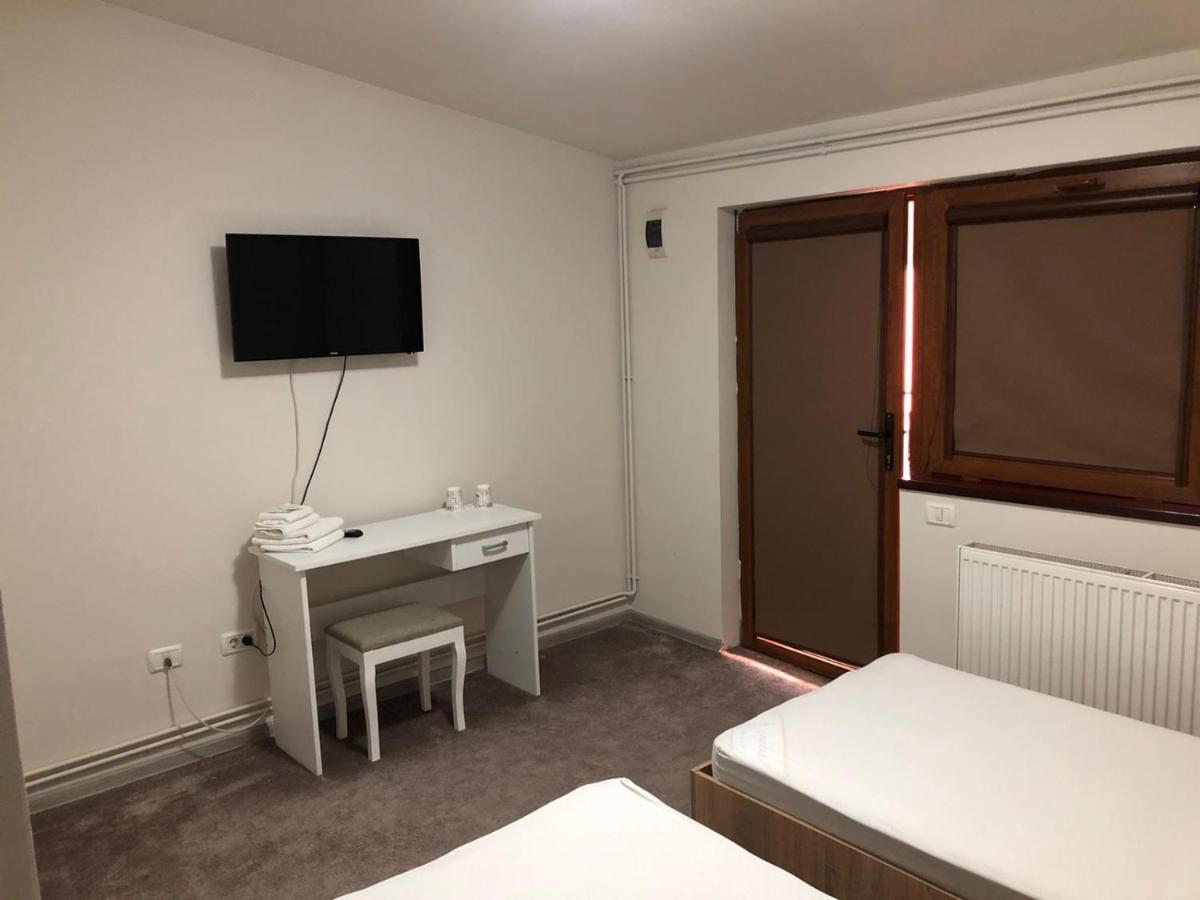 Hotel Cosmin 아라드 외부 사진