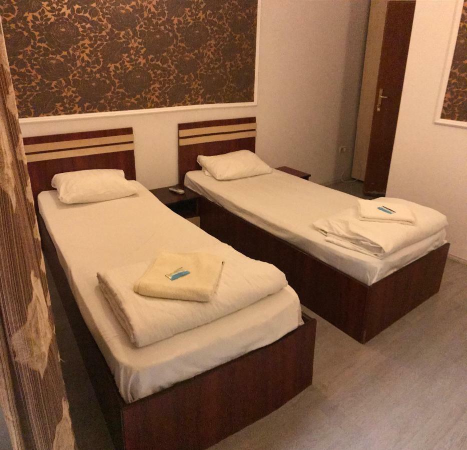 Hotel Cosmin 아라드 외부 사진