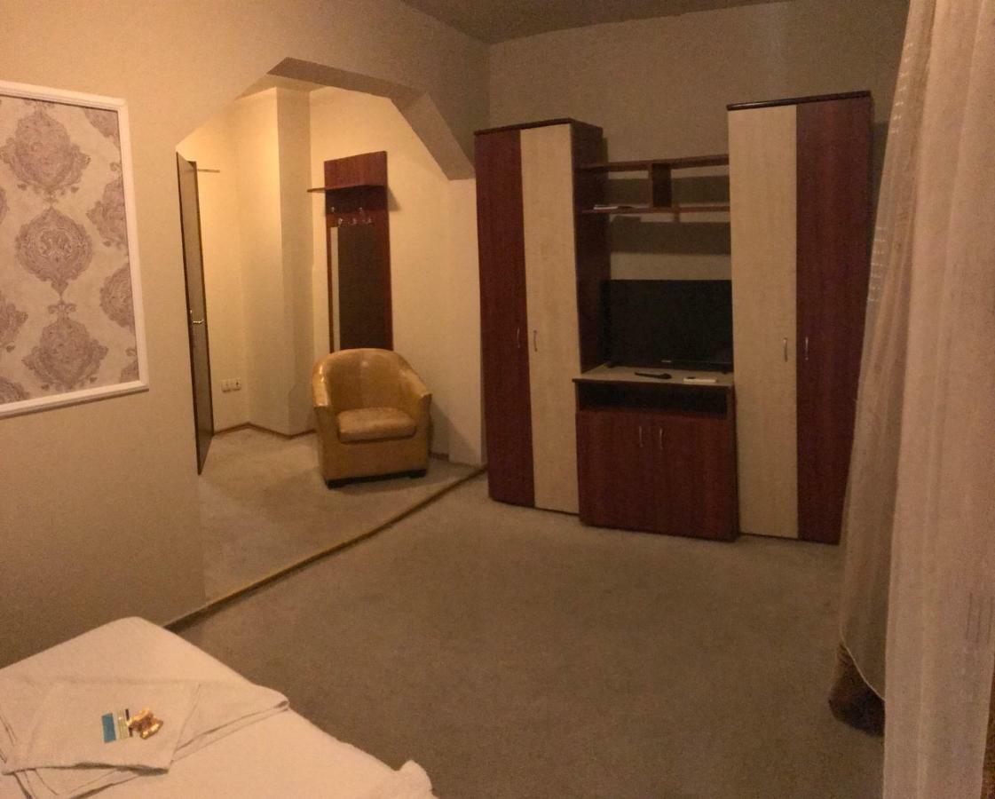 Hotel Cosmin 아라드 외부 사진